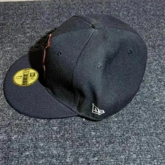 New Era White Sox Metallic Pop 59FIFTY Fitted Hat, size 7 1/8 - Picture 3 of 7